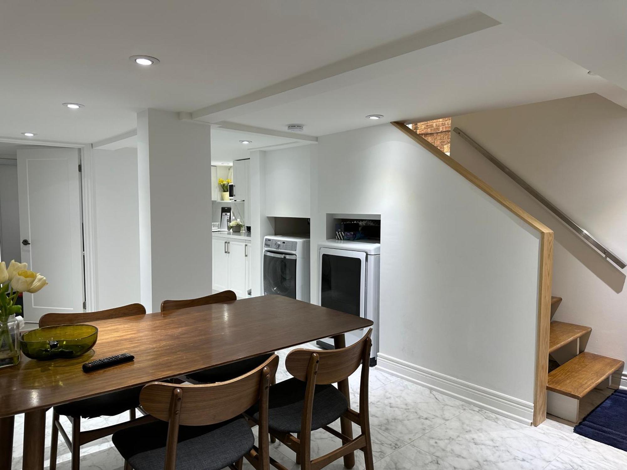 Double Bedroom On Up Or 3 Bedrooms In Basement Near Eglinton Subway Station Toronto Exteriör bild
