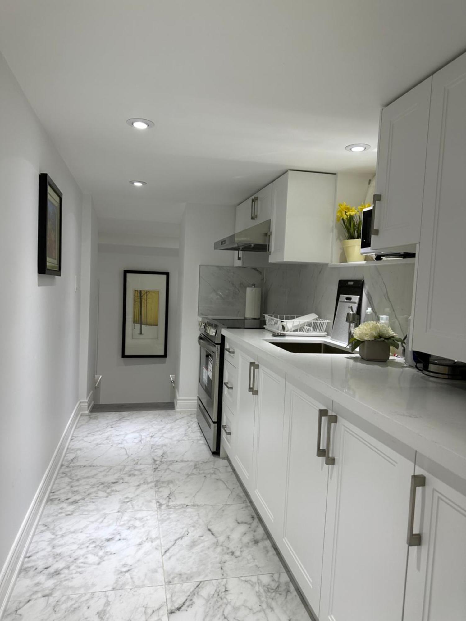 Double Bedroom On Up Or 3 Bedrooms In Basement Near Eglinton Subway Station Toronto Exteriör bild