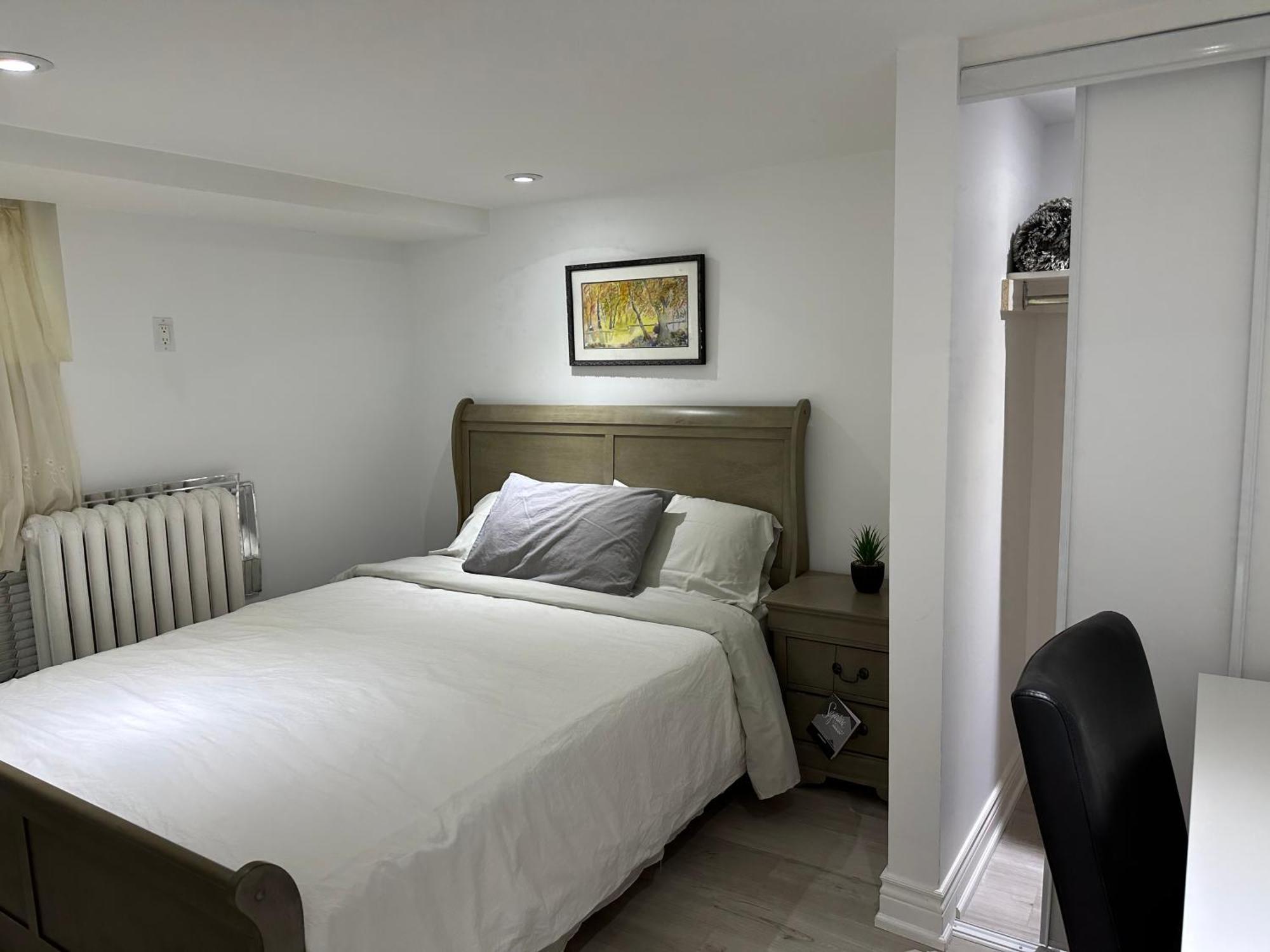 Double Bedroom On Up Or 3 Bedrooms In Basement Near Eglinton Subway Station Toronto Exteriör bild