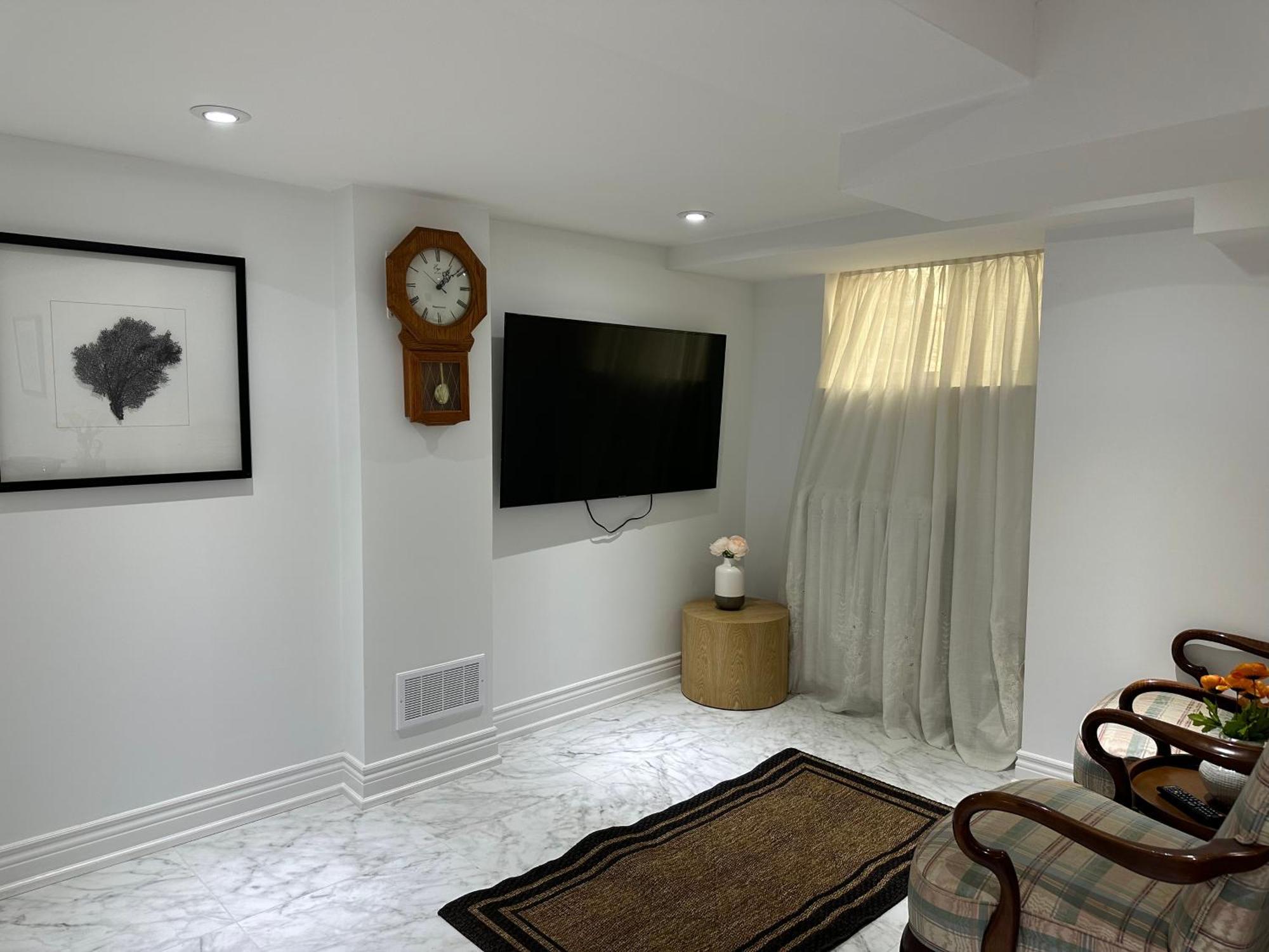 Double Bedroom On Up Or 3 Bedrooms In Basement Near Eglinton Subway Station Toronto Exteriör bild