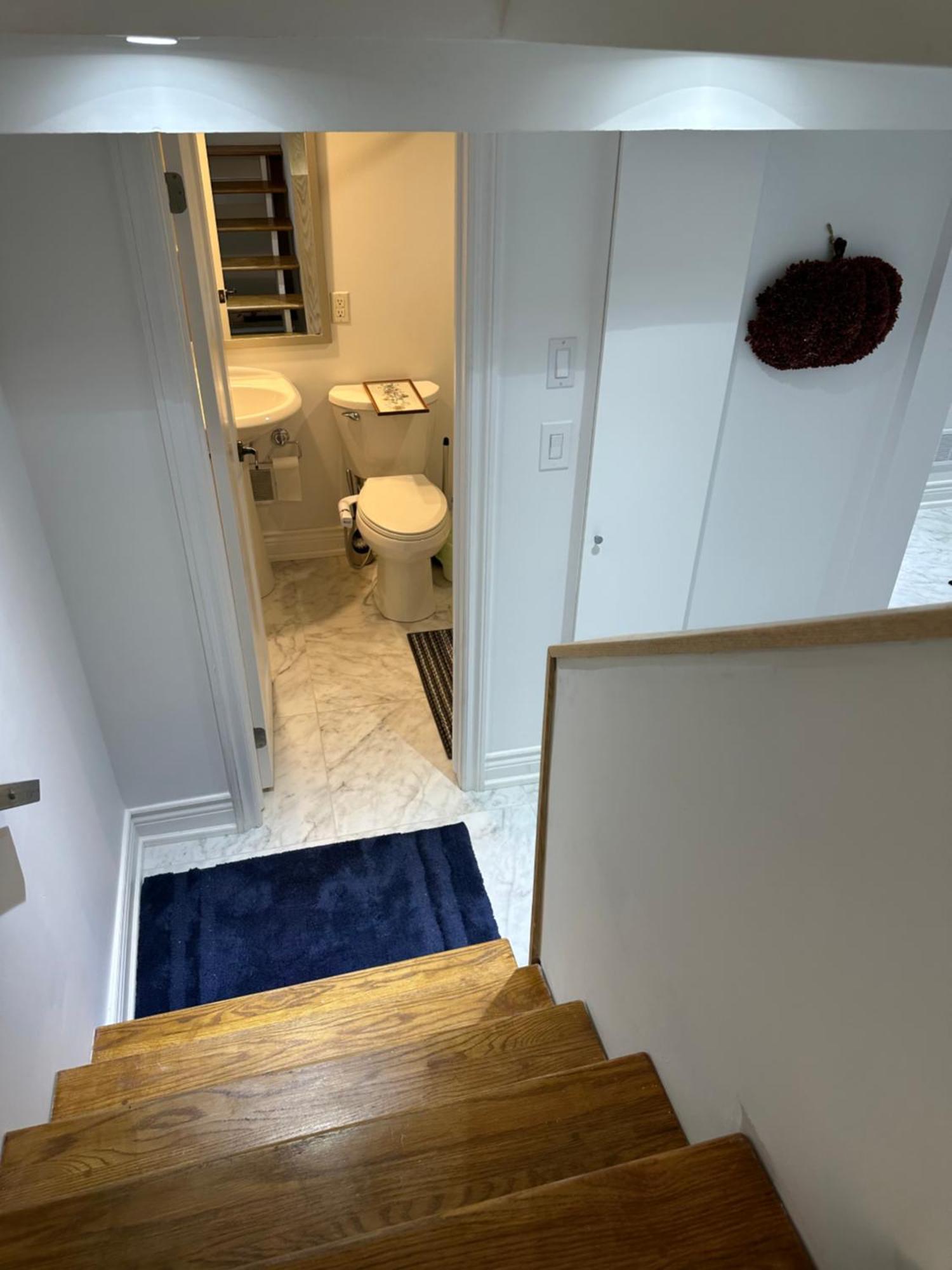 Double Bedroom On Up Or 3 Bedrooms In Basement Near Eglinton Subway Station Toronto Exteriör bild