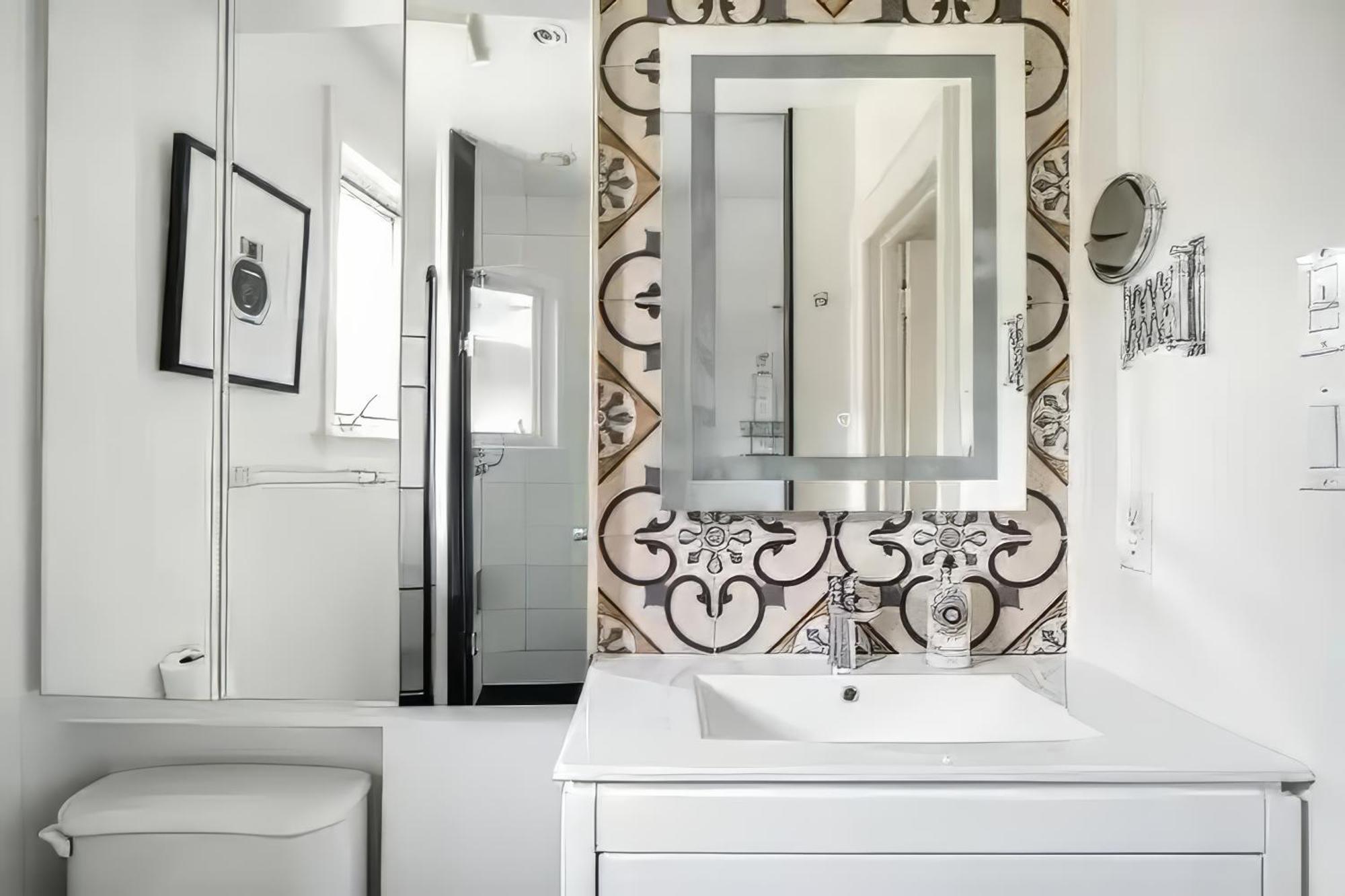 Double Bedroom On Up Or 3 Bedrooms In Basement Near Eglinton Subway Station Toronto Exteriör bild