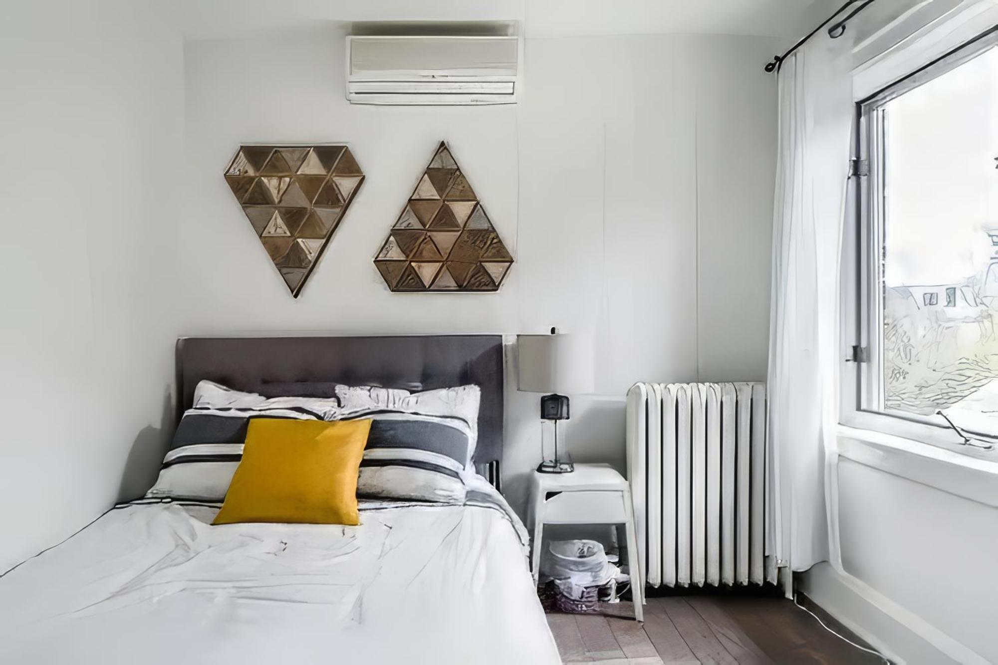 Double Bedroom On Up Or 3 Bedrooms In Basement Near Eglinton Subway Station Toronto Exteriör bild