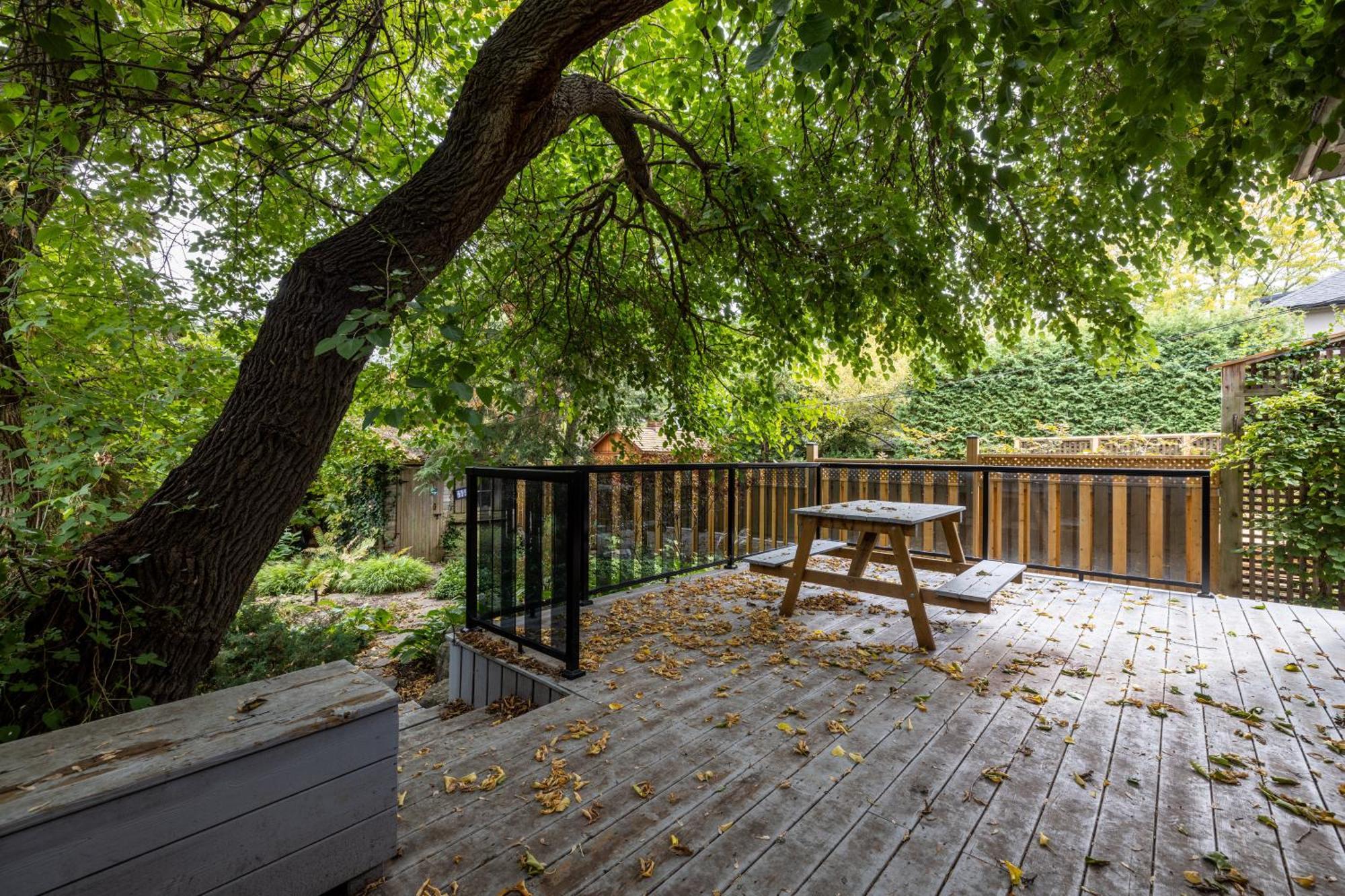 Double Bedroom On Up Or 3 Bedrooms In Basement Near Eglinton Subway Station Toronto Exteriör bild